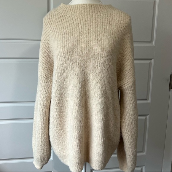 ShowPo Women’s MD‎ Soft Cozy Baggy Cream Sweater - Picture 1 of 6
